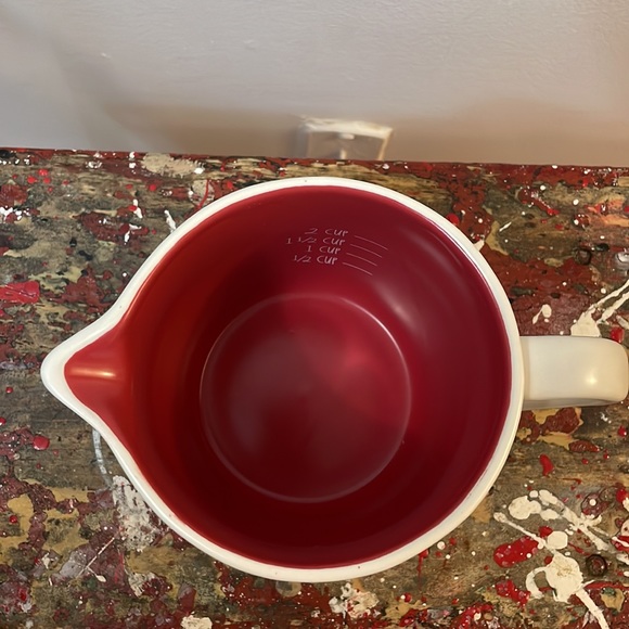 Never Used Rae Dunn XOXO Measuring Cup - Picture 8 of 12